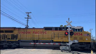 UP 6934 AutoStack Train West - 20th Street Railroad Crossing, Sacramento CA