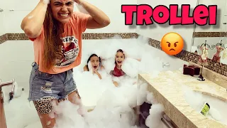 WE FILL OUR MOTHER'S BATHROOM (TROLLAGEM)