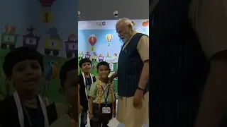 PM Modi receives warm hug from a child 😍 | Akhil Bharatiya Shiksha Samagam