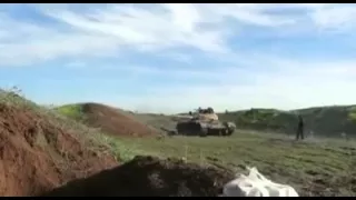 Сирия. Дараа. Армейцы почти попали в танк бармалеев из ПТУР "Конкурс".