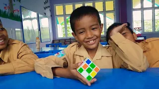 Kecil Jenius, Menyusun Rubik dengan waktu beberapa menit