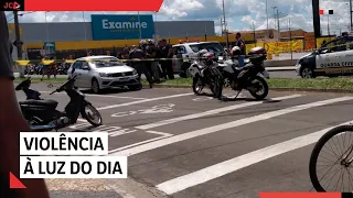 Homem é executado com mais de 30 tiros em rua movimentada