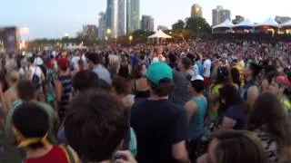 Bombs Over Baghdad – Outkast Lollapalooza 2014 into the crowd