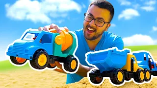 Моя Песочница — Играем в разные машинки! 🚘 Развивающие игрушки и куличики из песка
