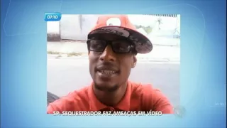 Em vídeo, criminoso faz ameaças enquanto mantém ex-namorada refém