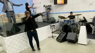 Medley Sobrevivi + Depois do culto + Quem me vê cantando - Alex Júnior