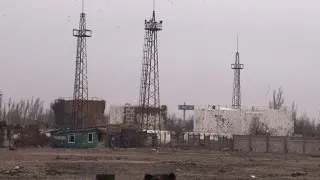 Ukrainian POWs search for bodies in rubble of Donetsk airport