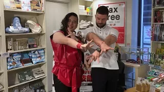 Finn Bálor greets fans and grubs sushi in Tokyo