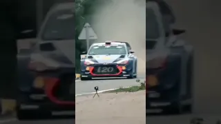 The Hyundai i20 WRC has insane speed!