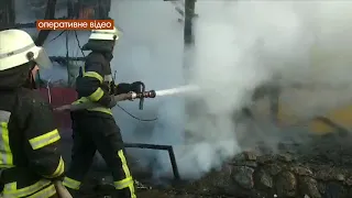 м. Київ: рятувальники ліквідували пожежу в одному із кафе на гідропарку