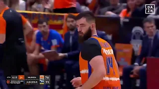 Movimiento de balón para Bojan Dubljevic vs ALBA Berlin J17 Turkish Airlines Euroleague