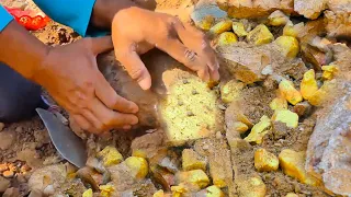 wow Hunting! Digging gold  worth million dollar under stone at Mountain, mining exciting.