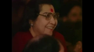 "राम नाम जपले"/"Ram Nam Japle":- Bhajan in Front of H.H.Shree Mataji Nirmala Devi