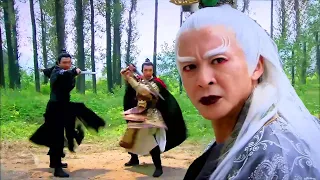 [Martial Arts Movie] White-haired devil underestimates a boy,but the boy kills him with twin swords!