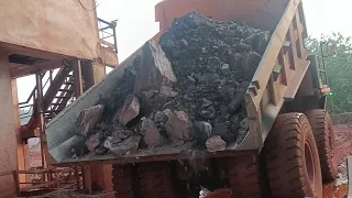 CONTINUOUS BIG IRON ORE BOULDER JAMMING AND CRUSHING IN 1600 TPH KOBELCO GYRATORY CONE CRUSHER