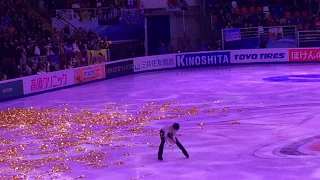 [very cute]Yuzuru HANYU and Misha GE play with serpentine 22.10.2017 COR