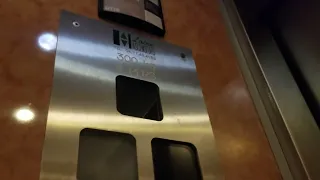Vieux ascenseur kone modernisé par dmg afficheur qui marche plus et il fait peur !