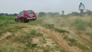 Duster Awd, V-Cross & Compass AWD taking the same offroad obstacle.