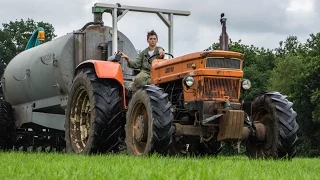 Mest injecteren  in Nijeholtpade bij varkensbedrijf Nap met 2 combinaties.