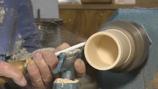 Richard Raffan turns a pencil pot