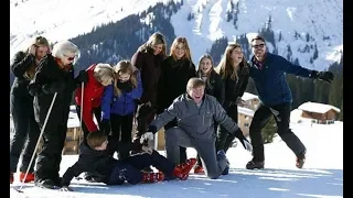 Queen of the slopes! Queen Maxima beams with Dutch royals as King Willem photobombs snap  - Today Ne