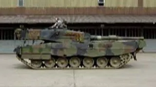 Vollbremsung auf Piste mit Panzer Leopard II