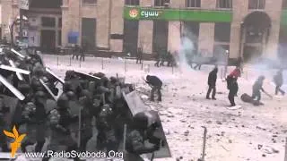 Обстрел митингующих на Грушевского 22 01 2014  Ukraine Kiev Protesters 'Shot Dead By Police'