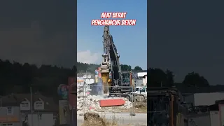 Alat Berat Penghancur Beton