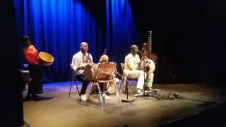 Baba Sacko et Mamadou kouyate et gnougoussa au concert  a raspail