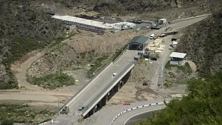 Aserbaidschan greift Ziele in Berg-Karabach an