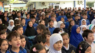 ANZAC Day Assembly: Students Sing the National Anthem