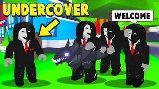 I WENT *UNDERCOVER* and SNUCK INTO A *SECRET* TT SCAMMER SERVER! (Roblox Adopt Me)