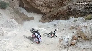 Улетел в пропасть на мотоцикле. /Flew off into the abyss on a motorcycle. SilkOffRoad.kz- moto tours