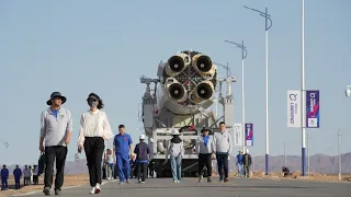 Launch preparation of Zhuque-2 Y2 methane rocket by space company LandSpace(蓝箭航天)