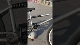 El asiento de mi BMX MORDIDO POR UN PERRO 🐶🥸 | HAZBMX #shorts