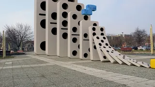 Domino Effect vs Softbody Tetris Elements in Real Life