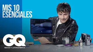 Alejandro Puente y las 10 cosas sin las que no puede vivir |10 esenciales| GQ México y Latinoamérica