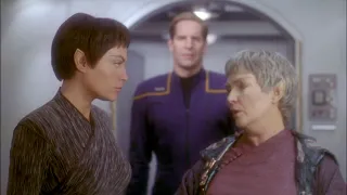 V'lar embarrass Archer and T'pol