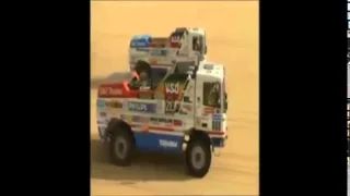 Jan de Rooy (DAF95) et Ari Vatanen (Peugeot 405 T16) à plus de 200km/h dans le désert...