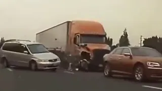 IDIOTS ON THE ROAD / CAR CRASH COMPILATION / CRAZY TRUCK #23