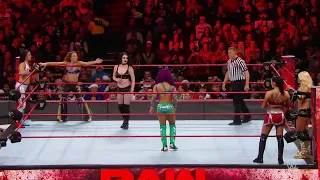 Sasha Banks, Bayley, & Mickie James Vs Absolution - WWE Raw 25/12/2017 (En Español)