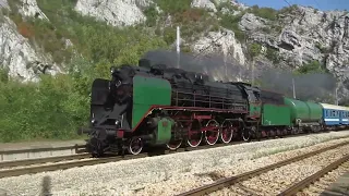 Парен локомотив 01.23 с атракционен влак през Искърското Дефиле