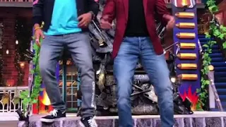 #Ghungroo Hrithik ROSHAN DANCING WITH KAPIL SHARMA #KAPIL SHARMA SHOW #WAR