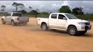 TOYOTA HILUX vs VOLKSWAGEN AMAROK