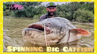 Fisherman crazy fight 200 lbs fish with a spin rod in a swollen river by Catfish World