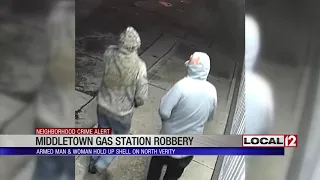 Pair robs a Middletown convenience store