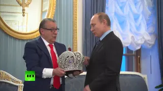 Владимир Путин и Геннадий Хазанов .Корона в подарок