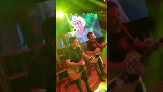 Participação No show de Rionegro e Solimões cantando Menino da Porteira