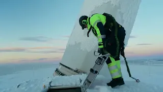 Hela inslaget från Högspänning - Reparation av vindkraftverk 100 meter upp i luften