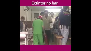 Pegadinha Extintor no Bar | Ivo Holanda